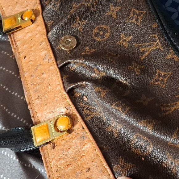 6 Heavily Damaged Bags, Ok For Hardware - Picture 2 of 8